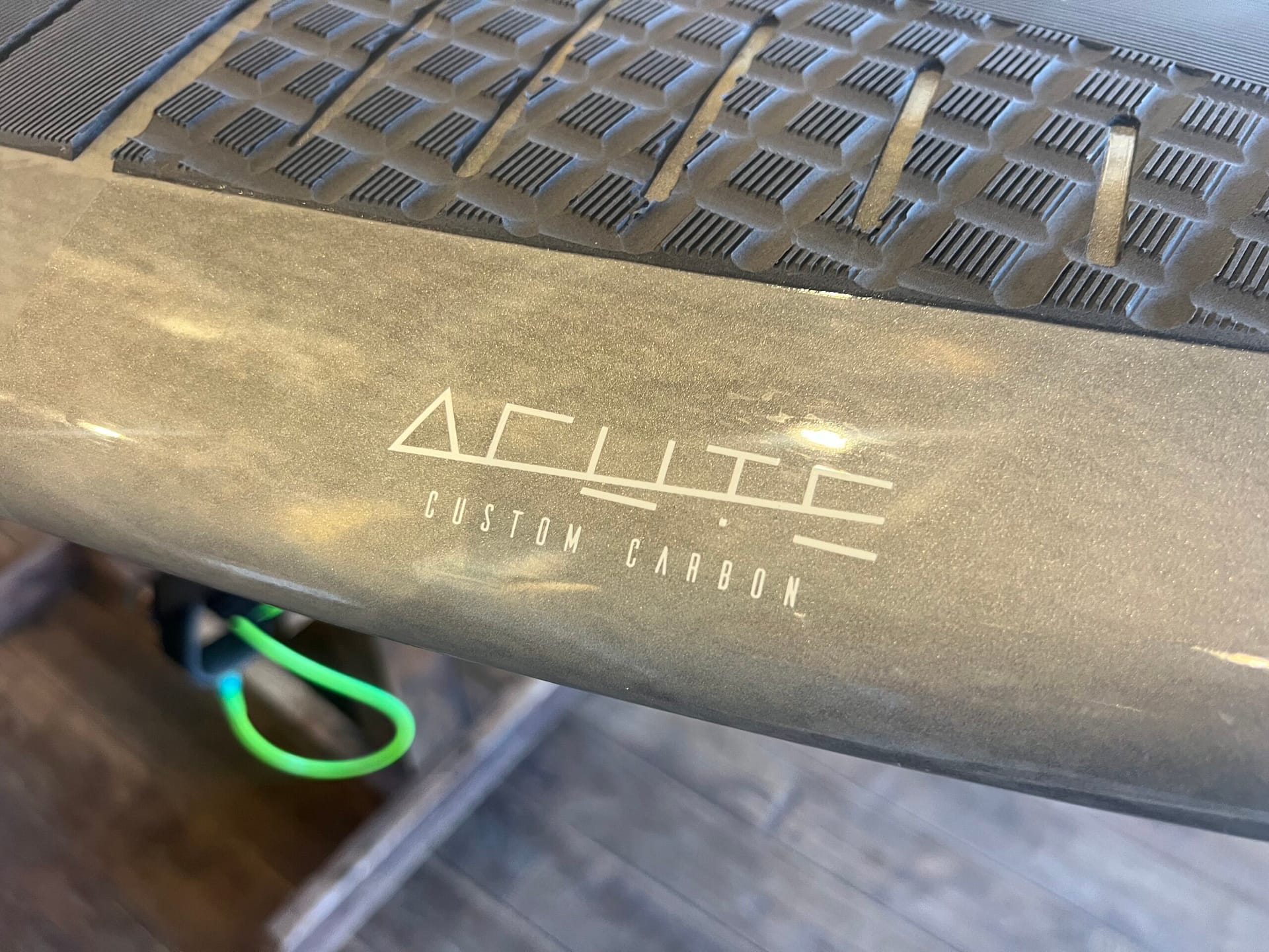 新品未使用 STARBOARD PRO 8'2″ × 29″ / 118L ACUTE CUSTOM CARBON